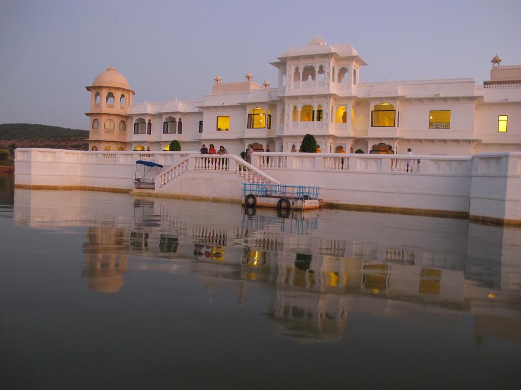 Juesta Lake Nahargarh Palace, Chittorgarh Pārsoli Exteriör bild