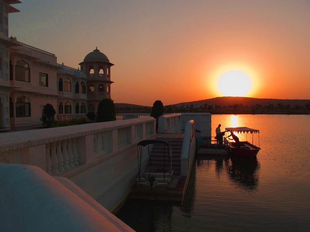 Juesta Lake Nahargarh Palace, Chittorgarh Pārsoli Exteriör bild