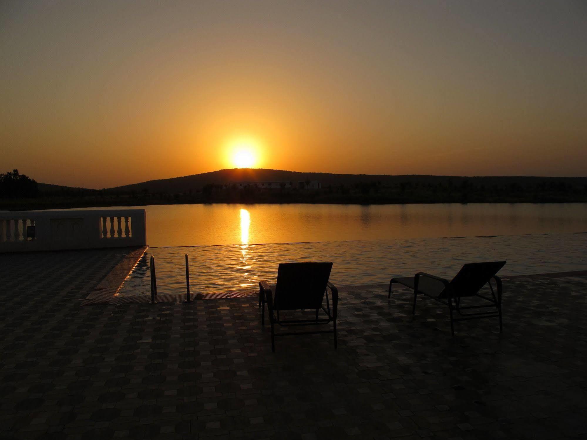 Juesta Lake Nahargarh Palace, Chittorgarh Pārsoli Exteriör bild