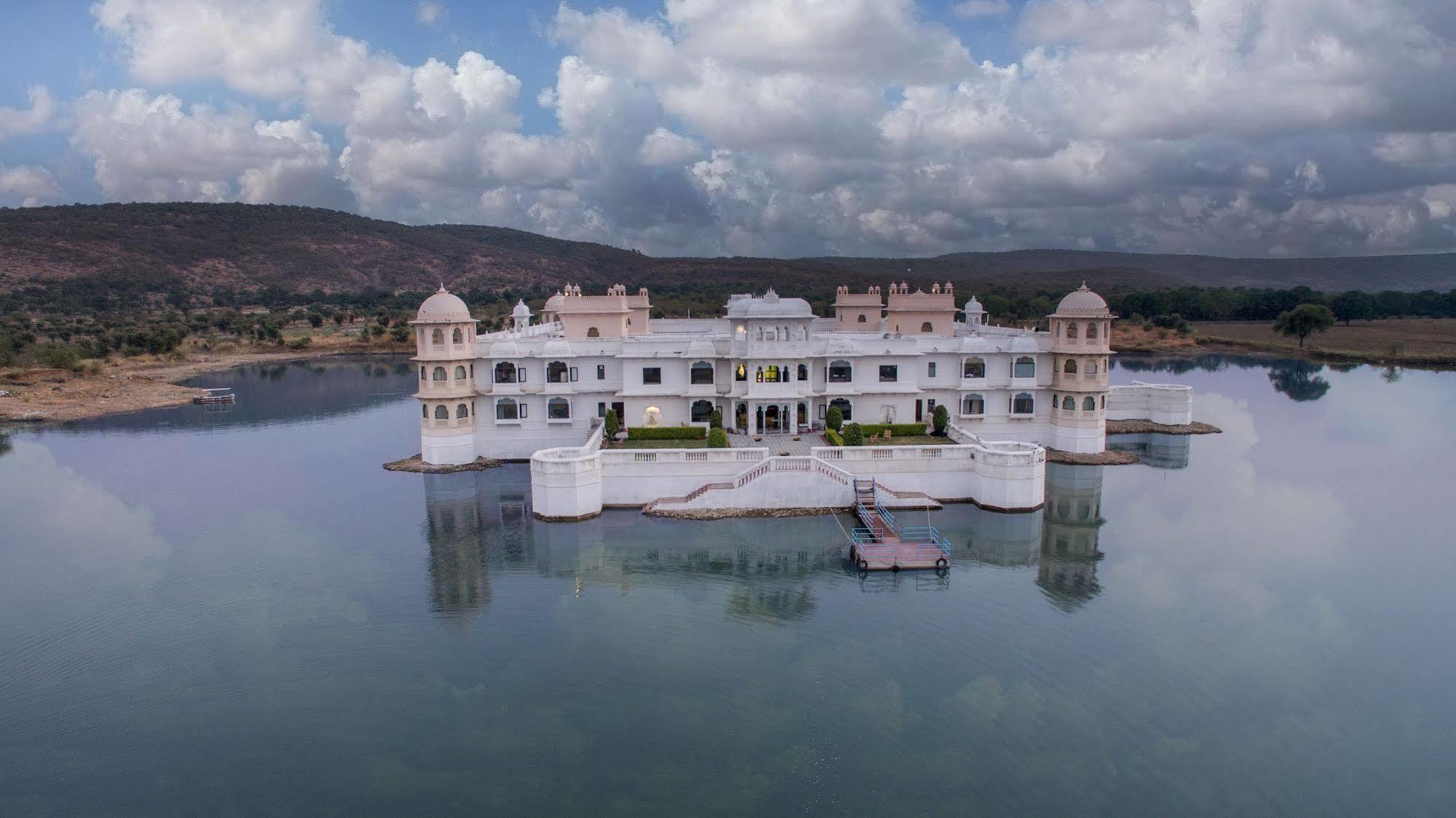 Juesta Lake Nahargarh Palace, Chittorgarh Pārsoli Exteriör bild