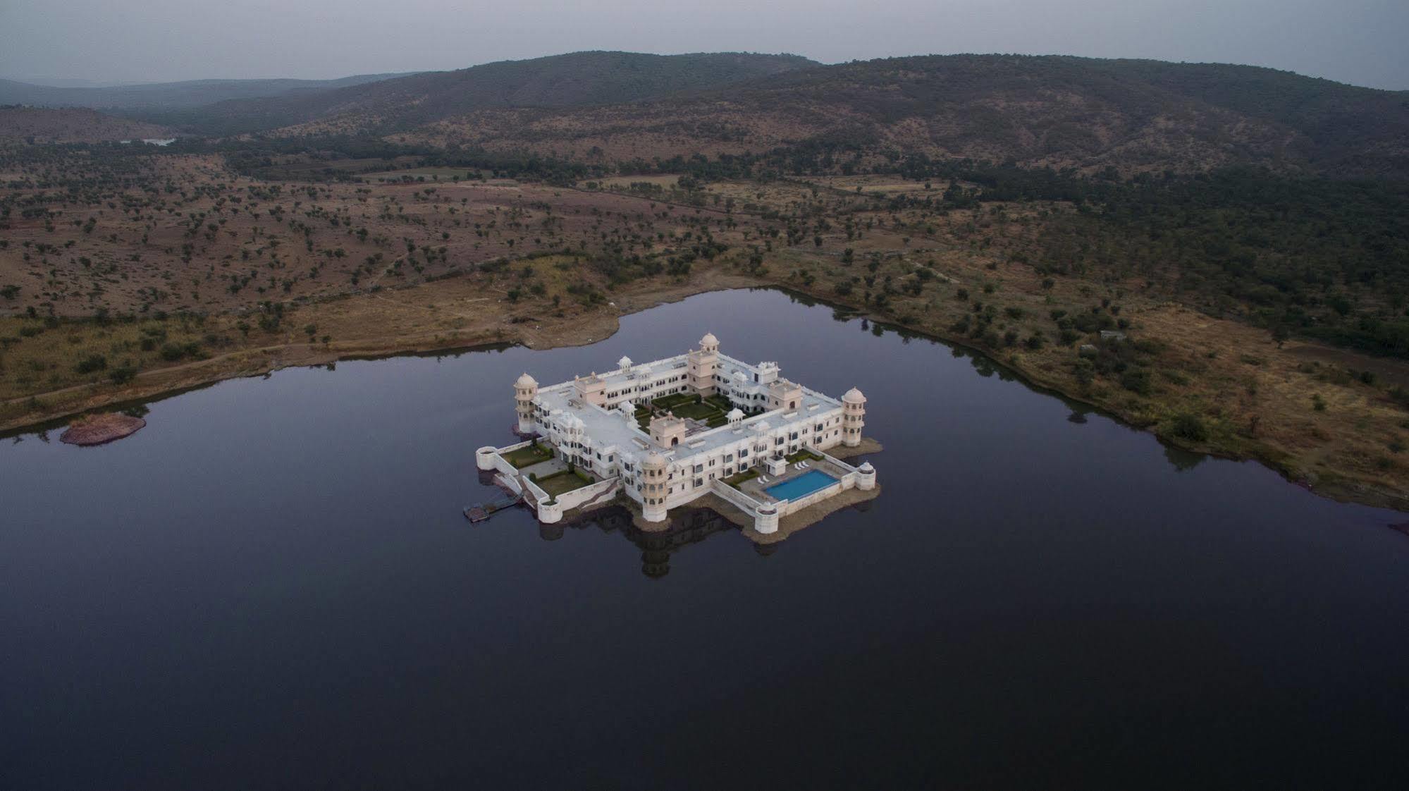 Juesta Lake Nahargarh Palace, Chittorgarh Pārsoli Exteriör bild